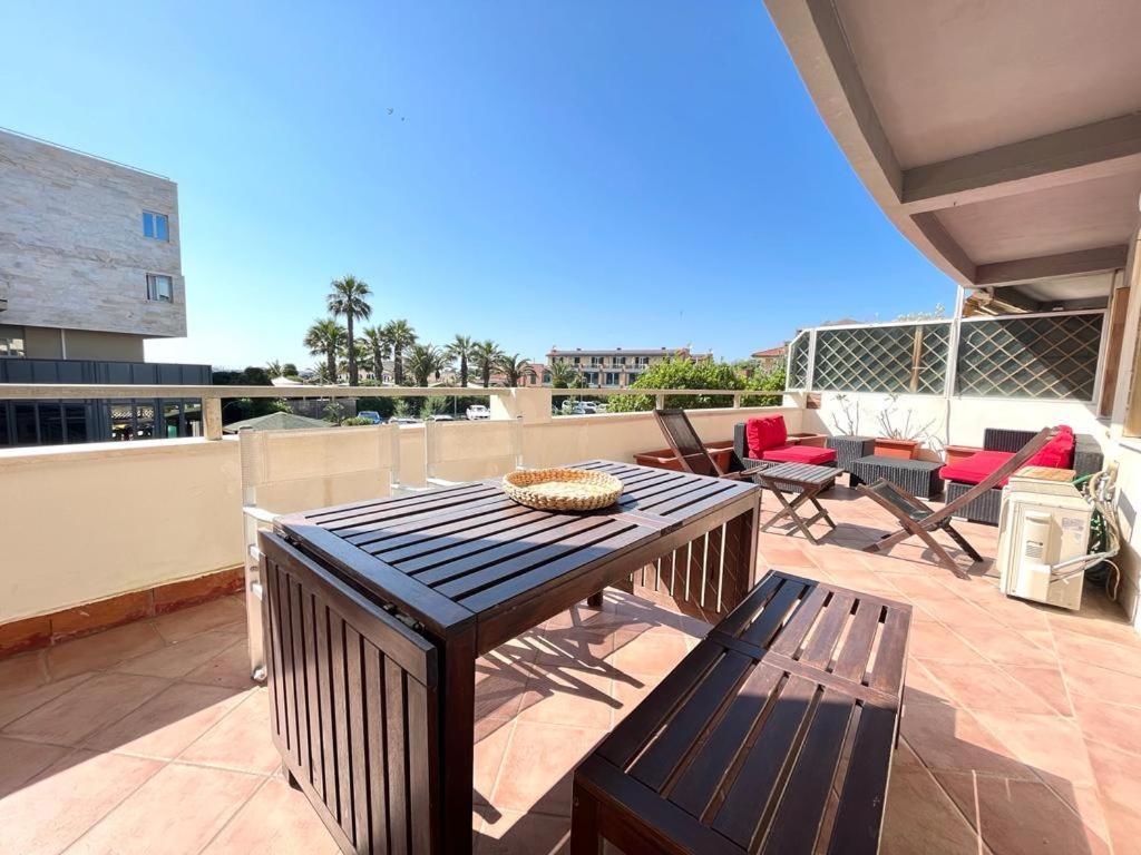 Imperiale Apartment Tirrenia Εξωτερικό φωτογραφία